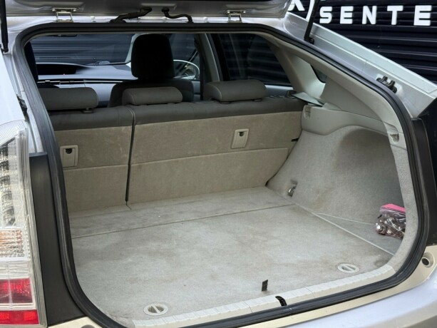 toyota-prius-elektrisitetbensin-2012-big-22