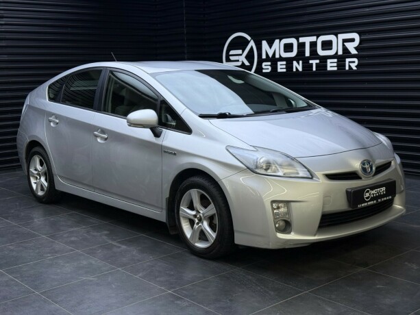 toyota-prius-elektrisitetbensin-2012-big-0