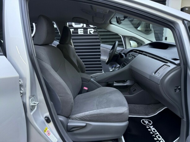 toyota-prius-elektrisitetbensin-2012-big-19