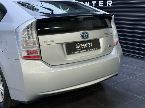 toyota-prius-elektrisitetbensin-2012-big-4