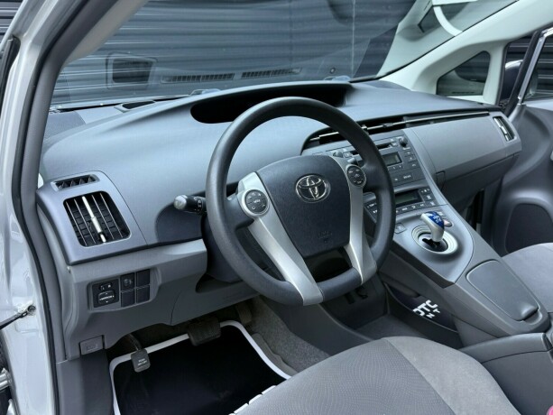 toyota-prius-elektrisitetbensin-2012-big-9