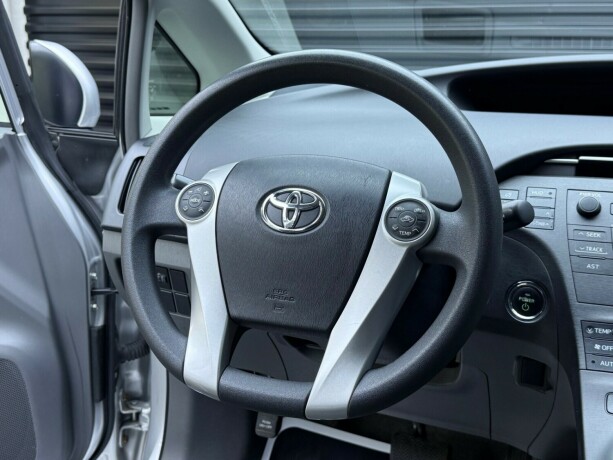 toyota-prius-elektrisitetbensin-2012-big-11