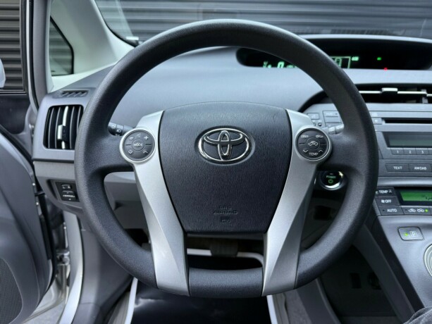 toyota-prius-elektrisitetbensin-2012-big-12