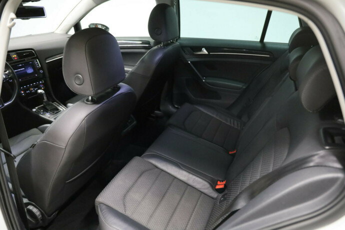 volkswagen-golf-bensin-2013-big-12