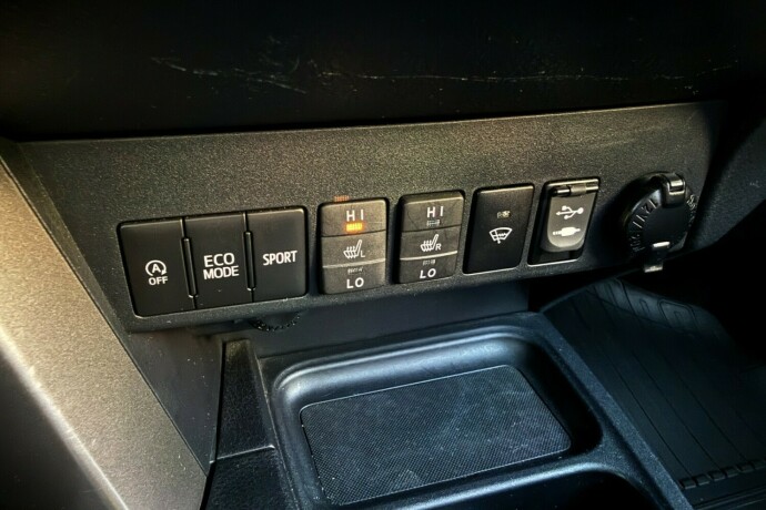 toyota-rav4-bensin-2016-big-17