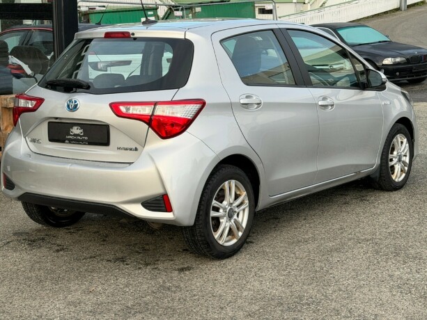 toyota-yaris-elektrisitetbensin-2018-big-1