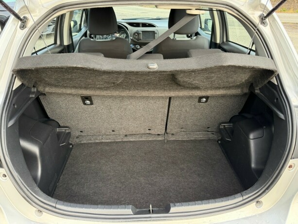 toyota-yaris-elektrisitetbensin-2018-big-14