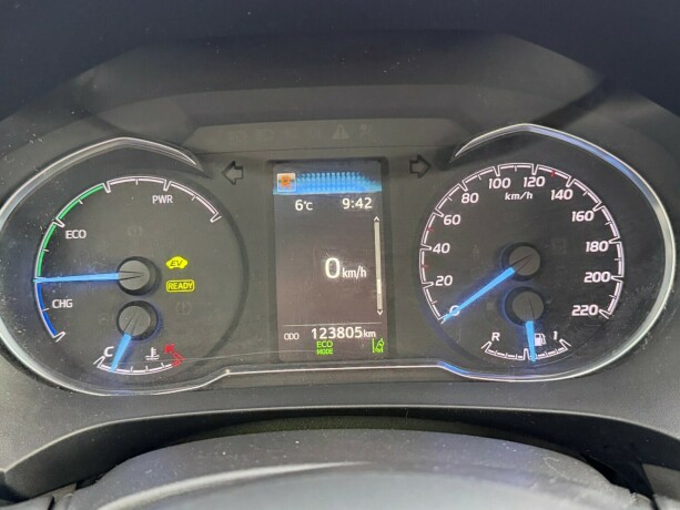 toyota-yaris-elektrisitetbensin-2018-big-13