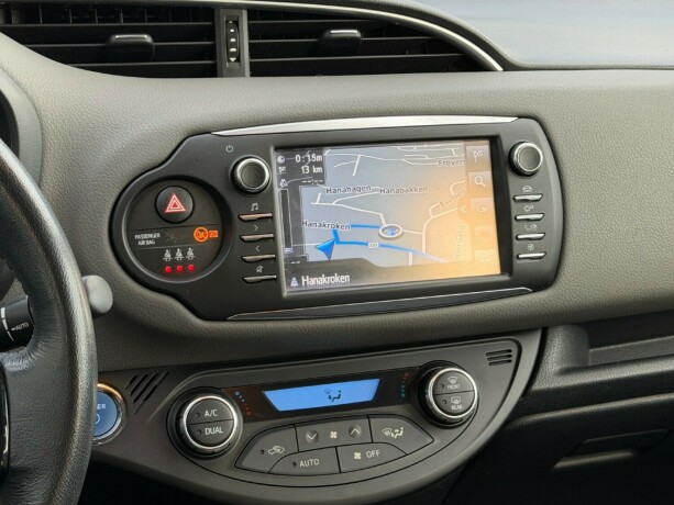 toyota-yaris-elektrisitetbensin-2018-big-5