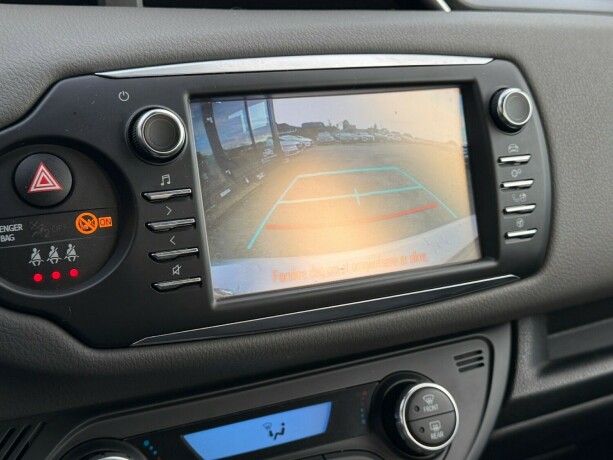 toyota-yaris-elektrisitetbensin-2018-big-6