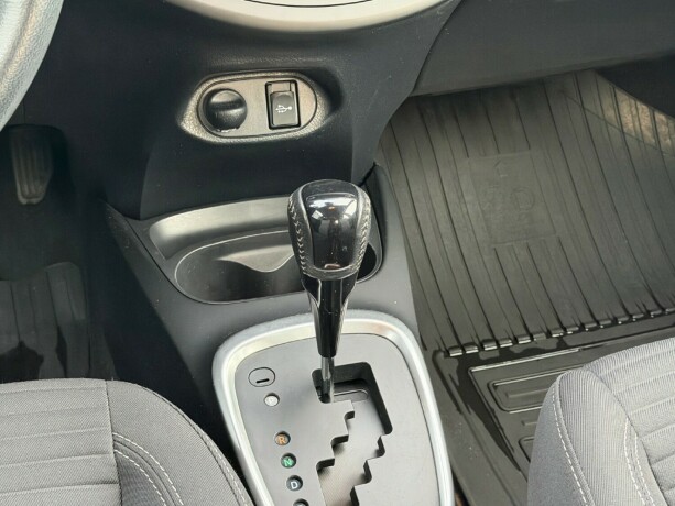 toyota-yaris-elektrisitetbensin-2018-big-10