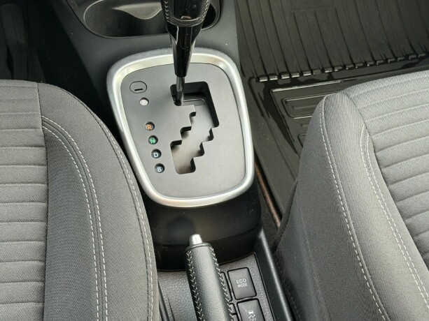 toyota-yaris-elektrisitetbensin-2018-big-11