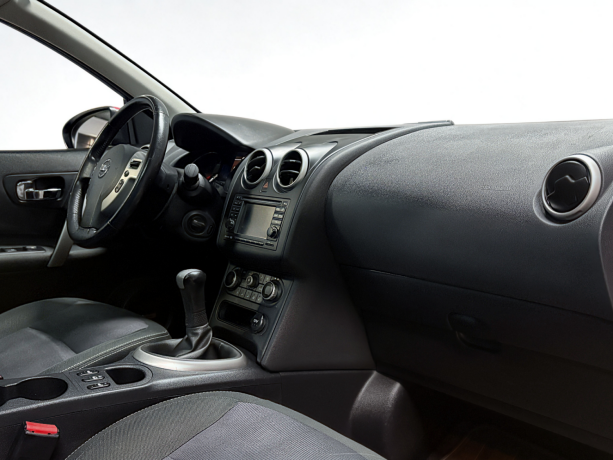 nissan-qashqai-2-bensin-2013-big-4