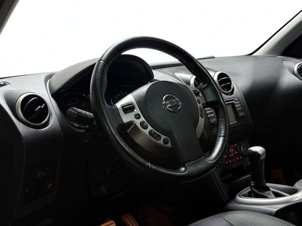 nissan-qashqai-2-bensin-2013-big-15