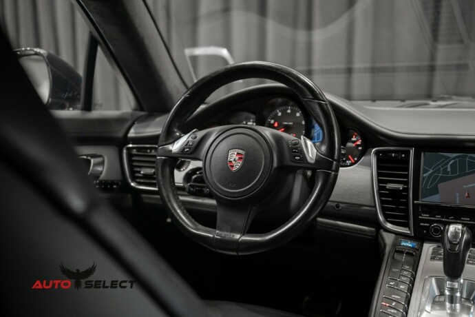porsche-panamera-bensin-2010-big-38