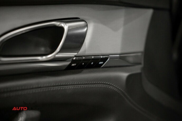 porsche-panamera-bensin-2010-big-31