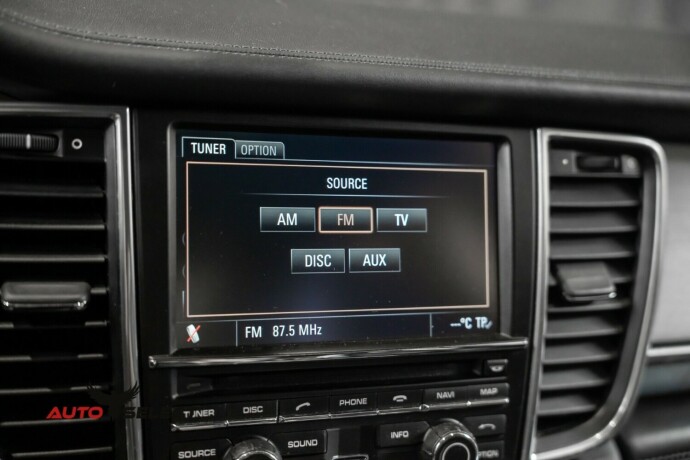 porsche-panamera-bensin-2010-big-54