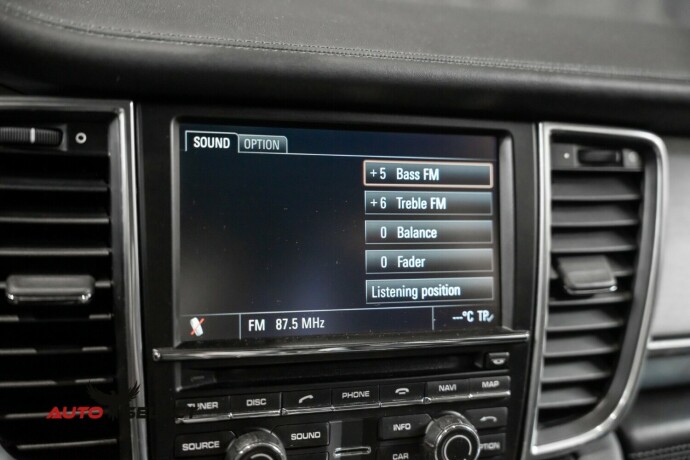 porsche-panamera-bensin-2010-big-55