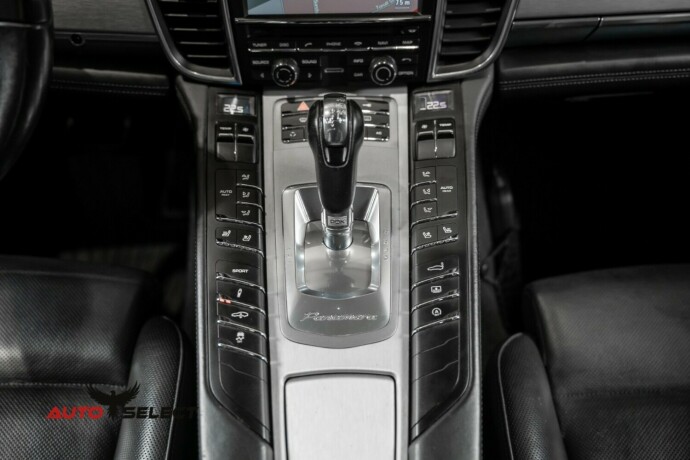 porsche-panamera-bensin-2010-big-47
