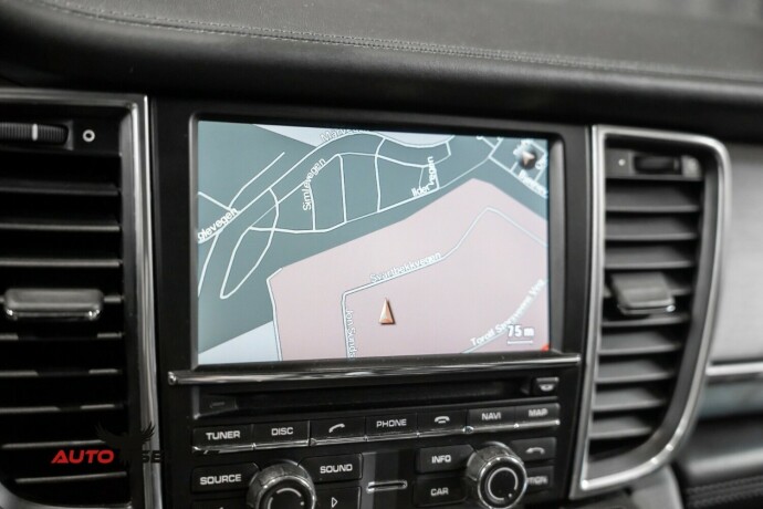 porsche-panamera-bensin-2010-big-52