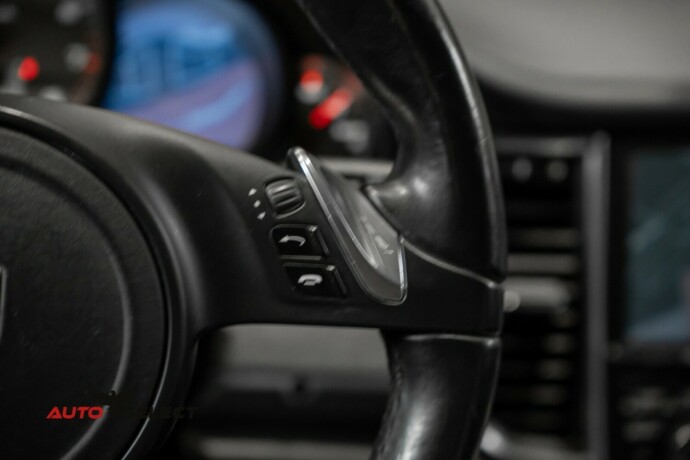porsche-panamera-bensin-2010-big-44