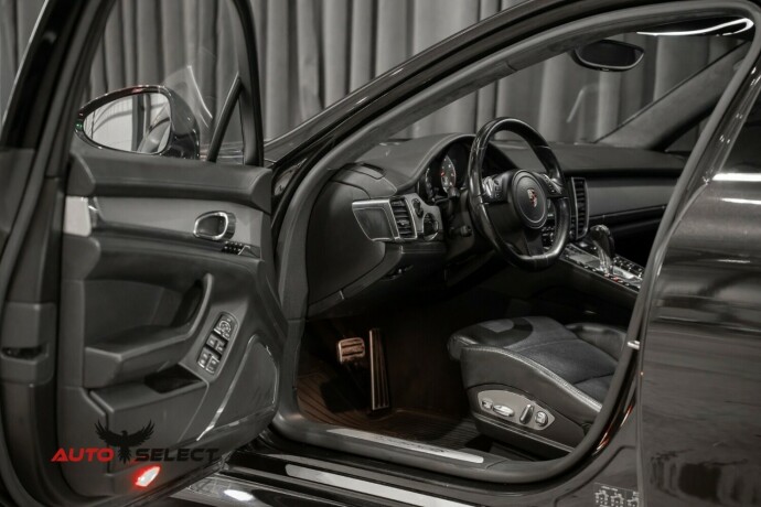 porsche-panamera-bensin-2010-big-30