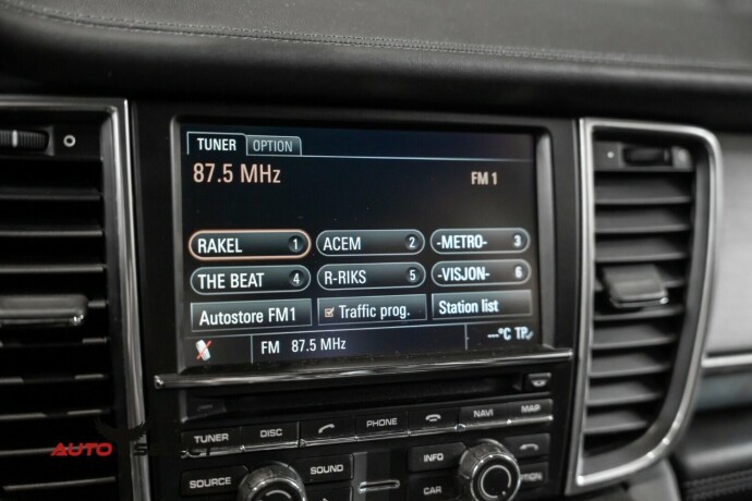 porsche-panamera-bensin-2010-big-53