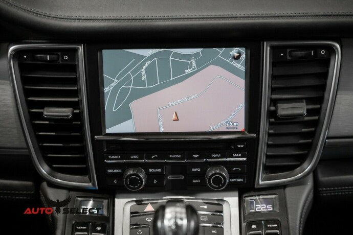 porsche-panamera-bensin-2010-big-46