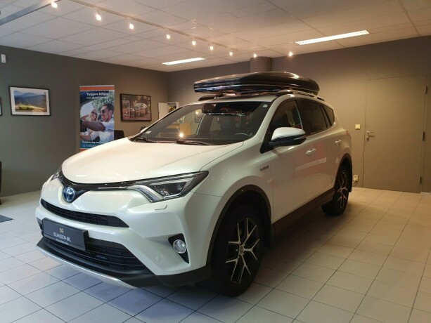 toyota-rav4-elektrisitetbensin-2016-big-6