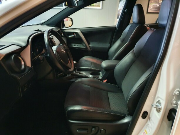 toyota-rav4-elektrisitetbensin-2016-big-17