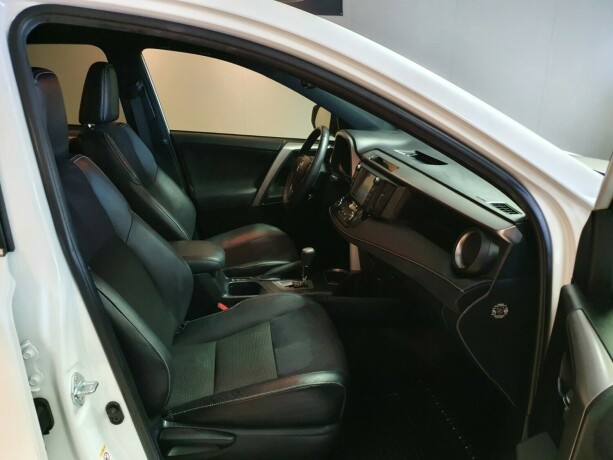 toyota-rav4-elektrisitetbensin-2016-big-11