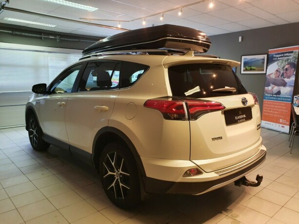 toyota-rav4-elektrisitetbensin-2016-big-5