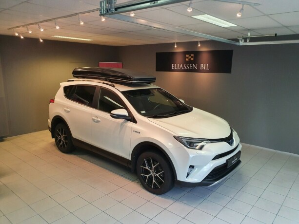 toyota-rav4-elektrisitetbensin-2016-big-1