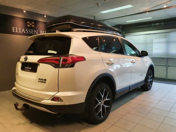 toyota-rav4-elektrisitetbensin-2016-big-3