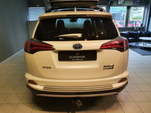 toyota-rav4-elektrisitetbensin-2016-big-4