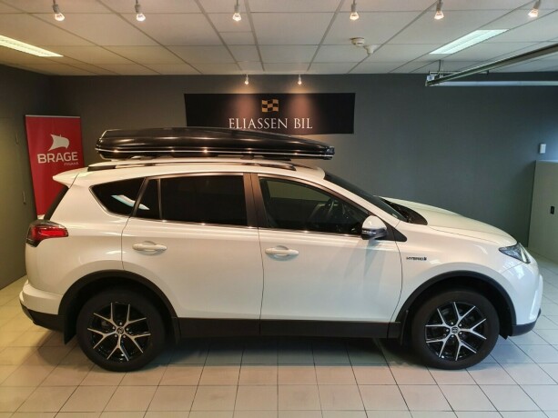 toyota-rav4-elektrisitetbensin-2016-big-2