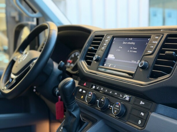 volkswagen-crafter-diesel-2020-big-13