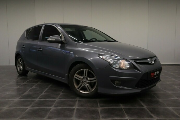 hyundai-i30-diesel-2012-big-1