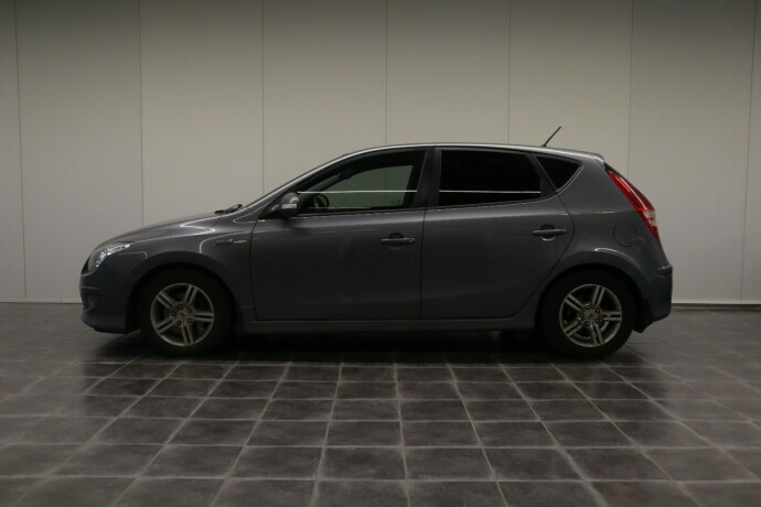 hyundai-i30-diesel-2012-big-2