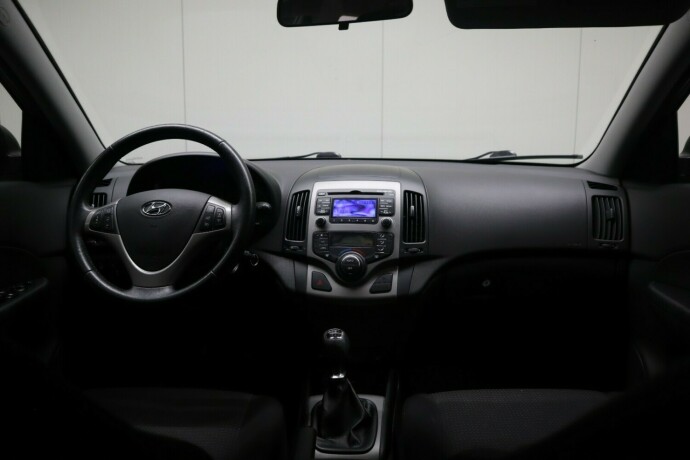 hyundai-i30-diesel-2012-big-15