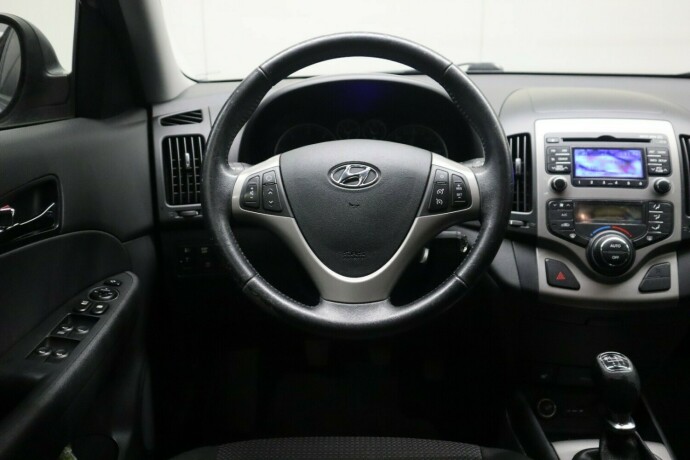 hyundai-i30-diesel-2012-big-10