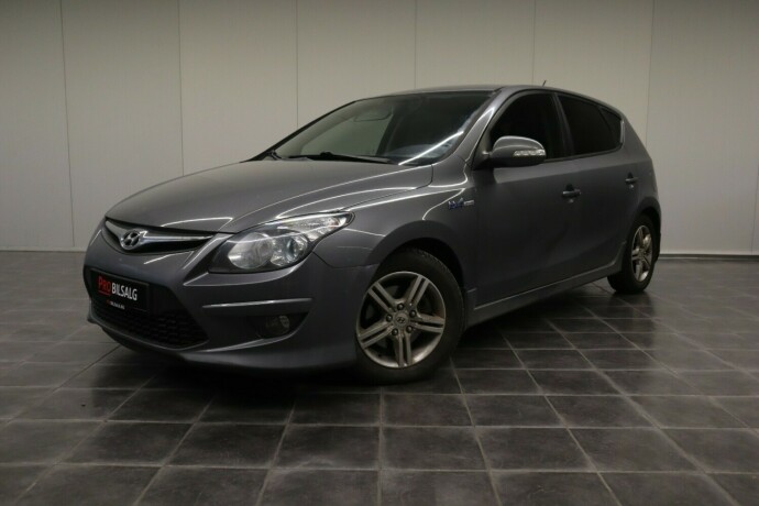 hyundai-i30-diesel-2012-big-0