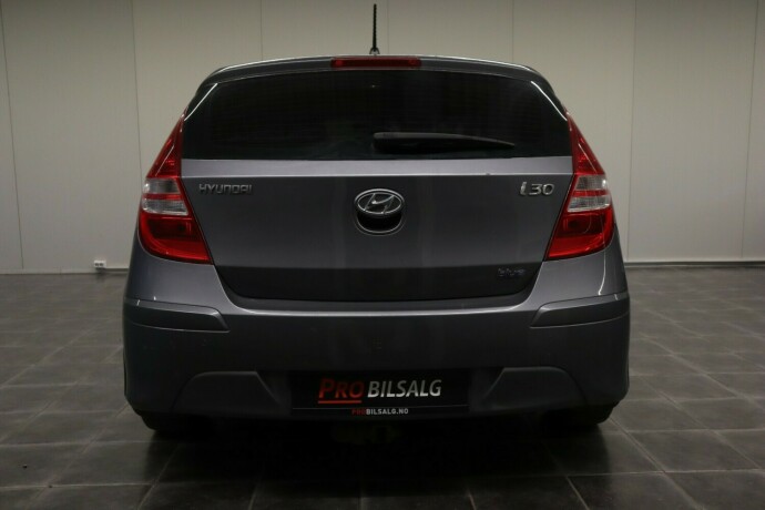 hyundai-i30-diesel-2012-big-8