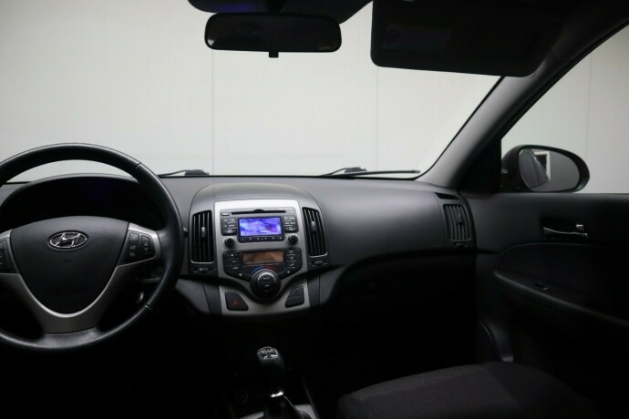 hyundai-i30-diesel-2012-big-13