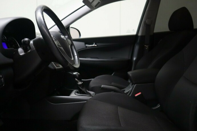 hyundai-i30-diesel-2012-big-9