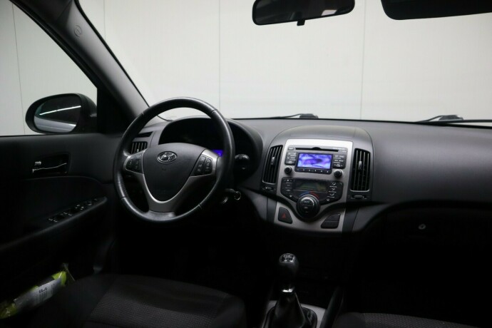 hyundai-i30-diesel-2012-big-14