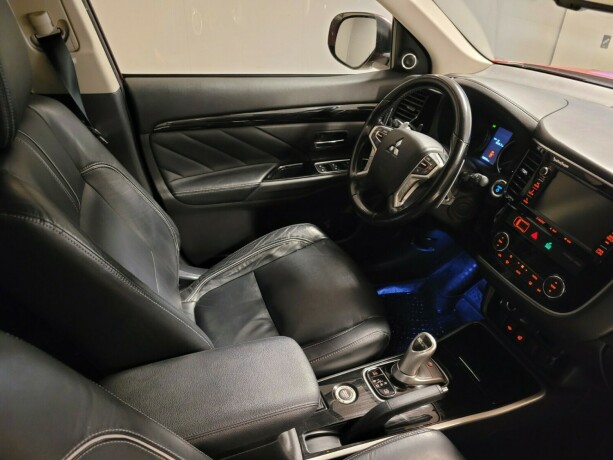 mitsubishi-outlander-elektrisitetbensin-2016-big-15