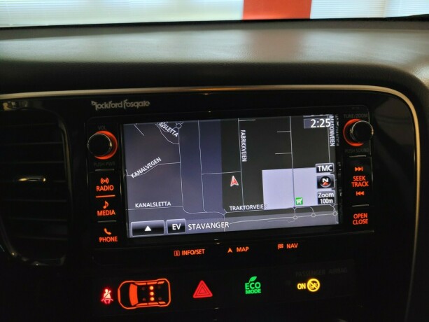 mitsubishi-outlander-elektrisitetbensin-2016-big-26