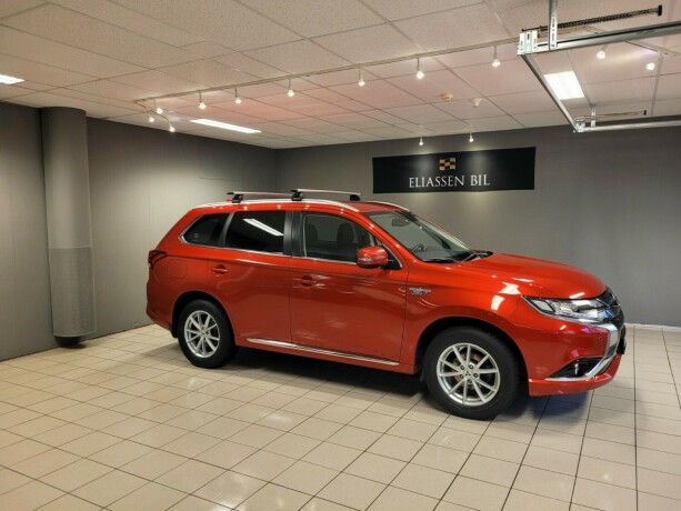 mitsubishi-outlander-elektrisitetbensin-2016-big-3