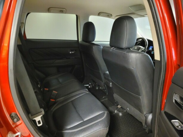 mitsubishi-outlander-elektrisitetbensin-2016-big-16